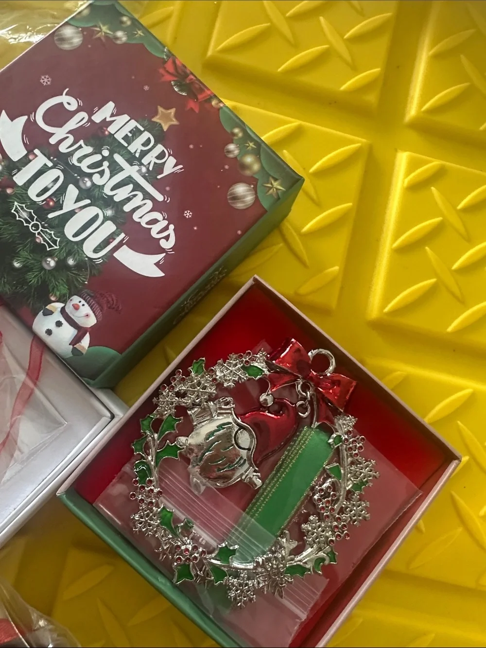 5 assorted Ornaments